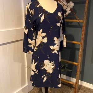 XL | bell sleeve floral dress